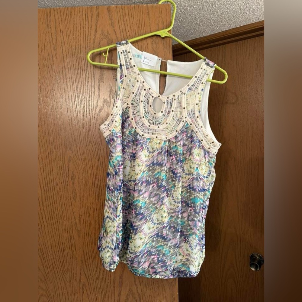 Maurices Cream and Multicolor Sleeveless Blouse